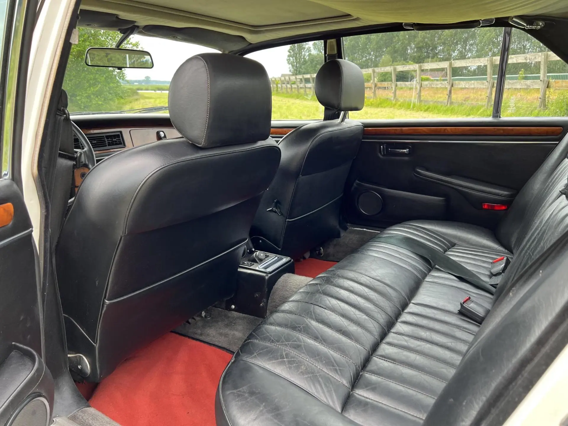 Jaguar Sovereign