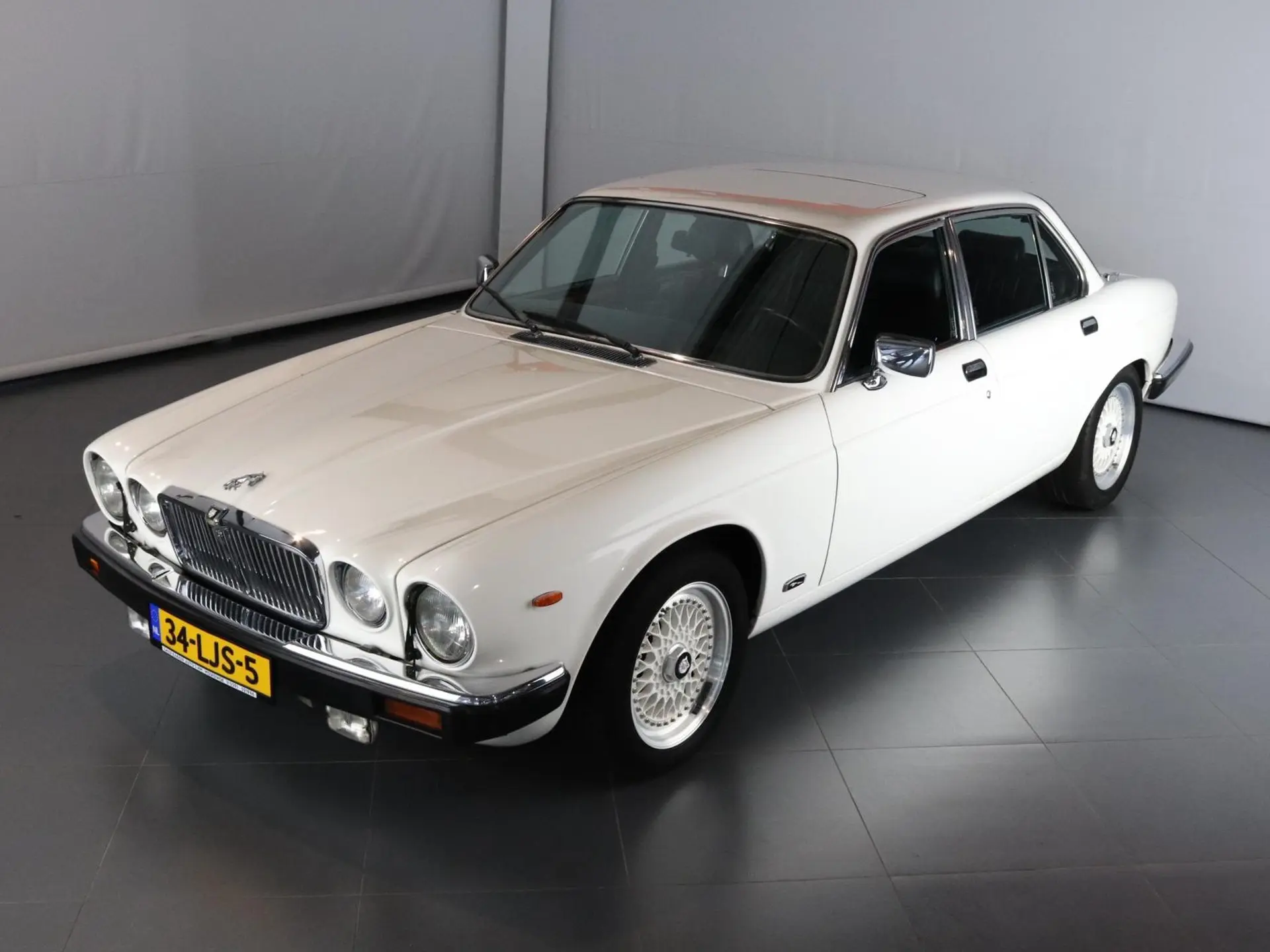 Jaguar Sovereign
