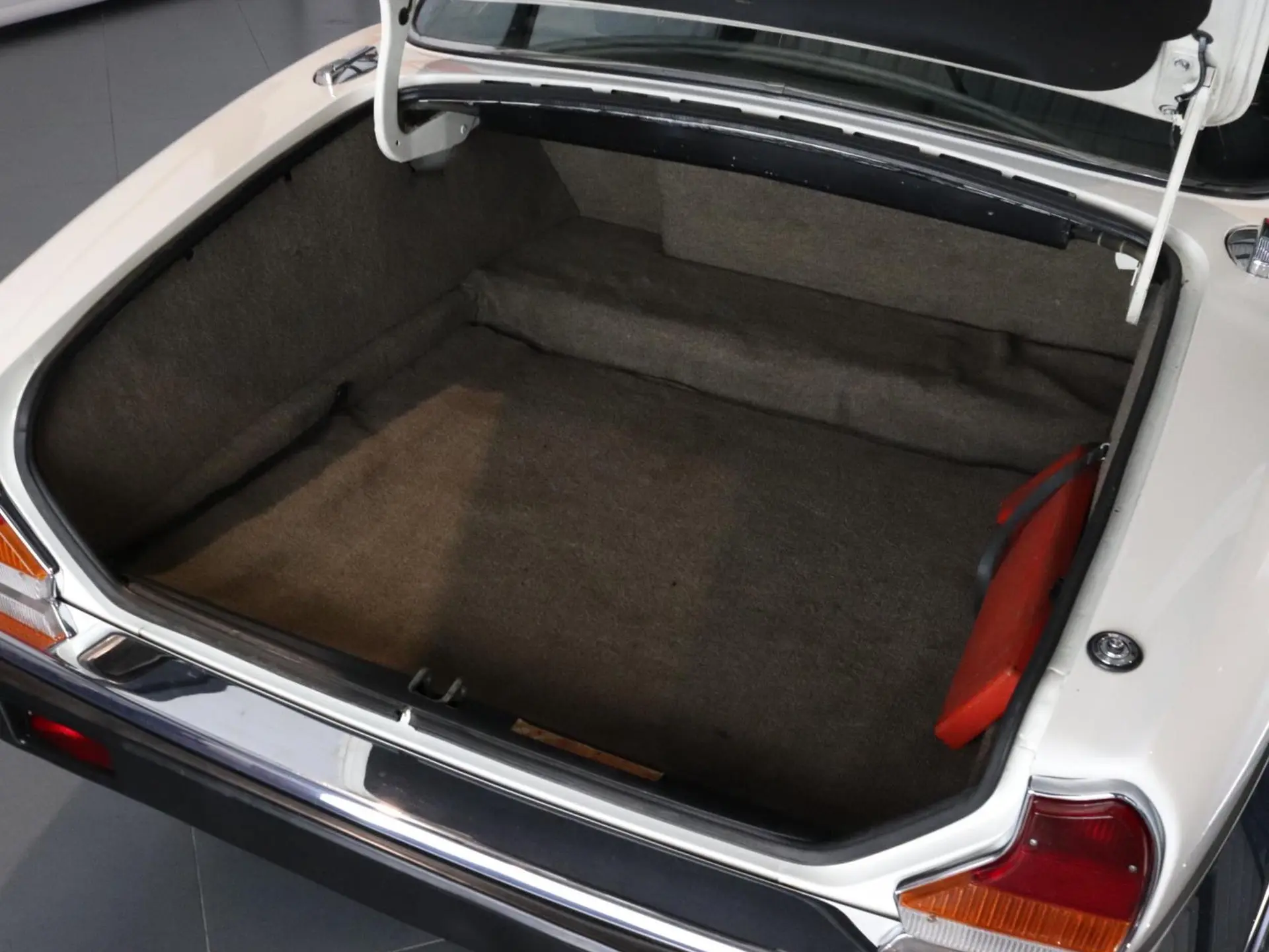 Jaguar Sovereign