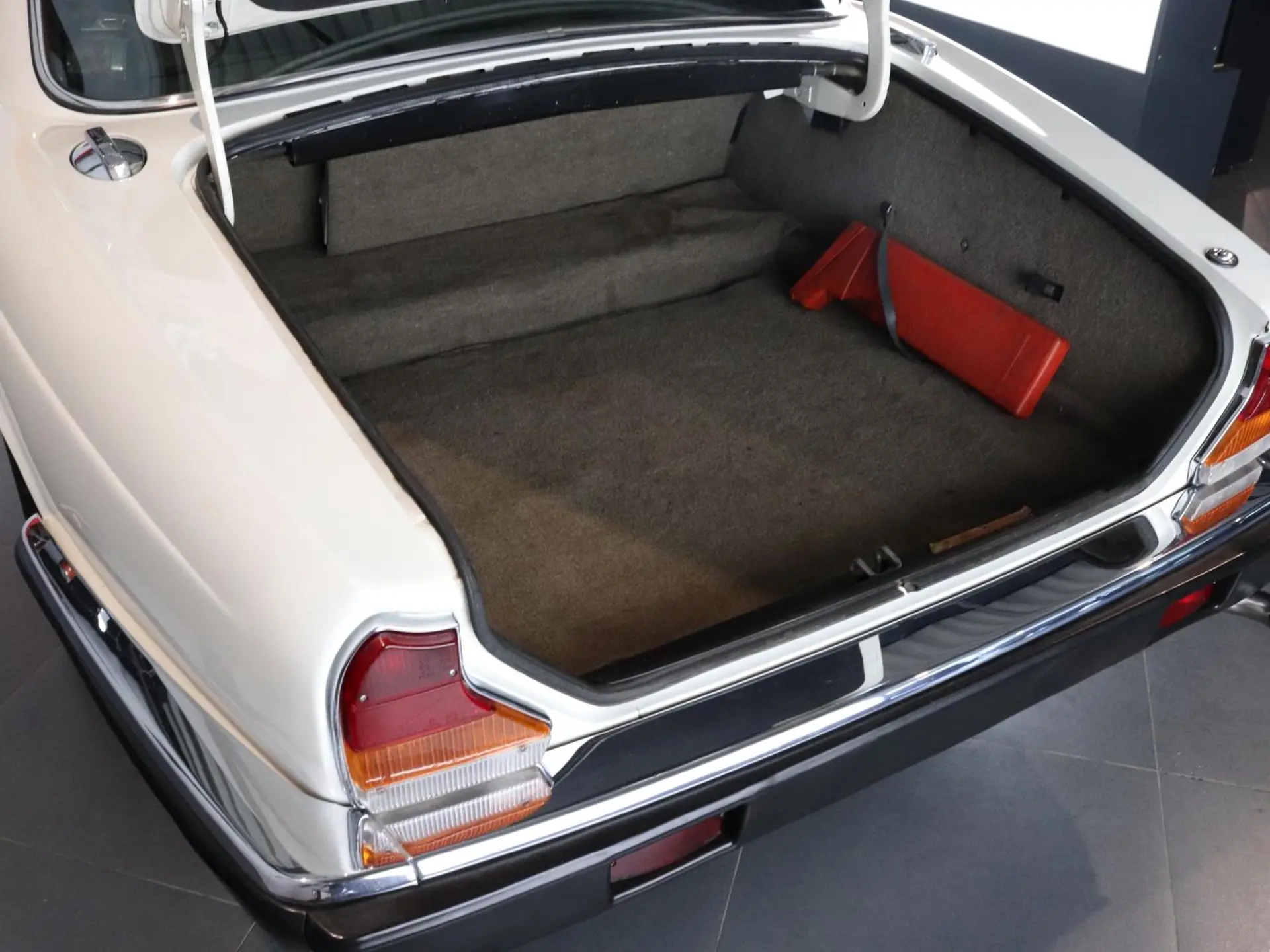 Jaguar Sovereign