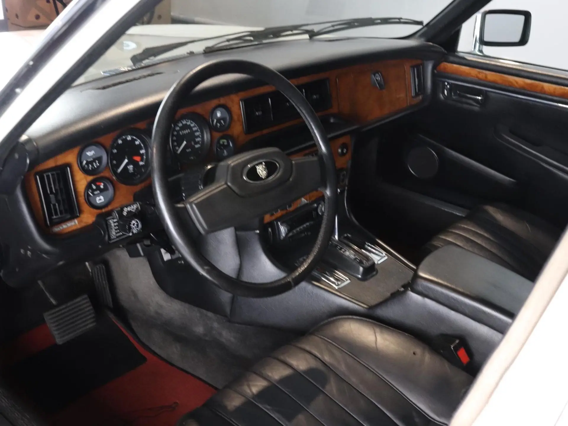 Jaguar Sovereign